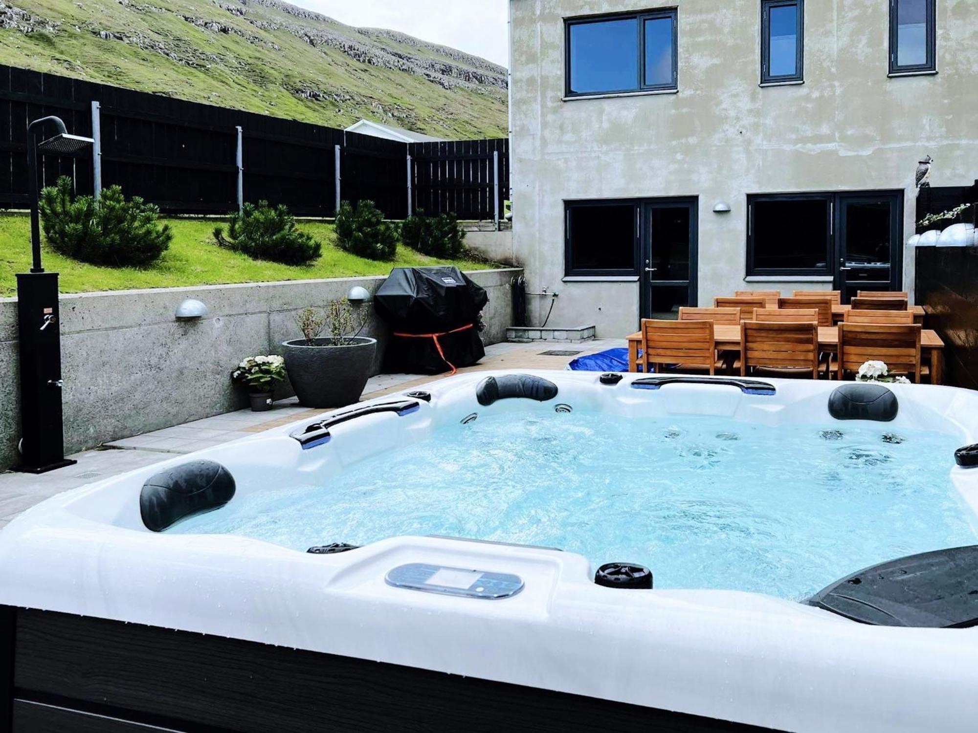 Stunning Ocean View Penthouse Apartment Oravik Dış mekan fotoğraf